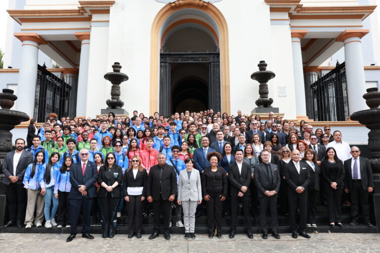 Sector científico rinde homenaje al Dr. Humberto Fernández-Morán a 102 años de su natalicio