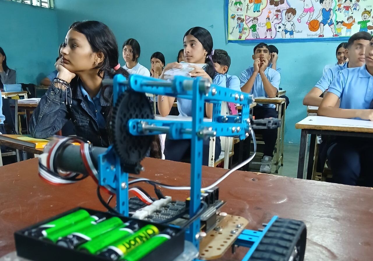 Jóvenes de Portuguesa se forman en robótica e inteligencia artificial