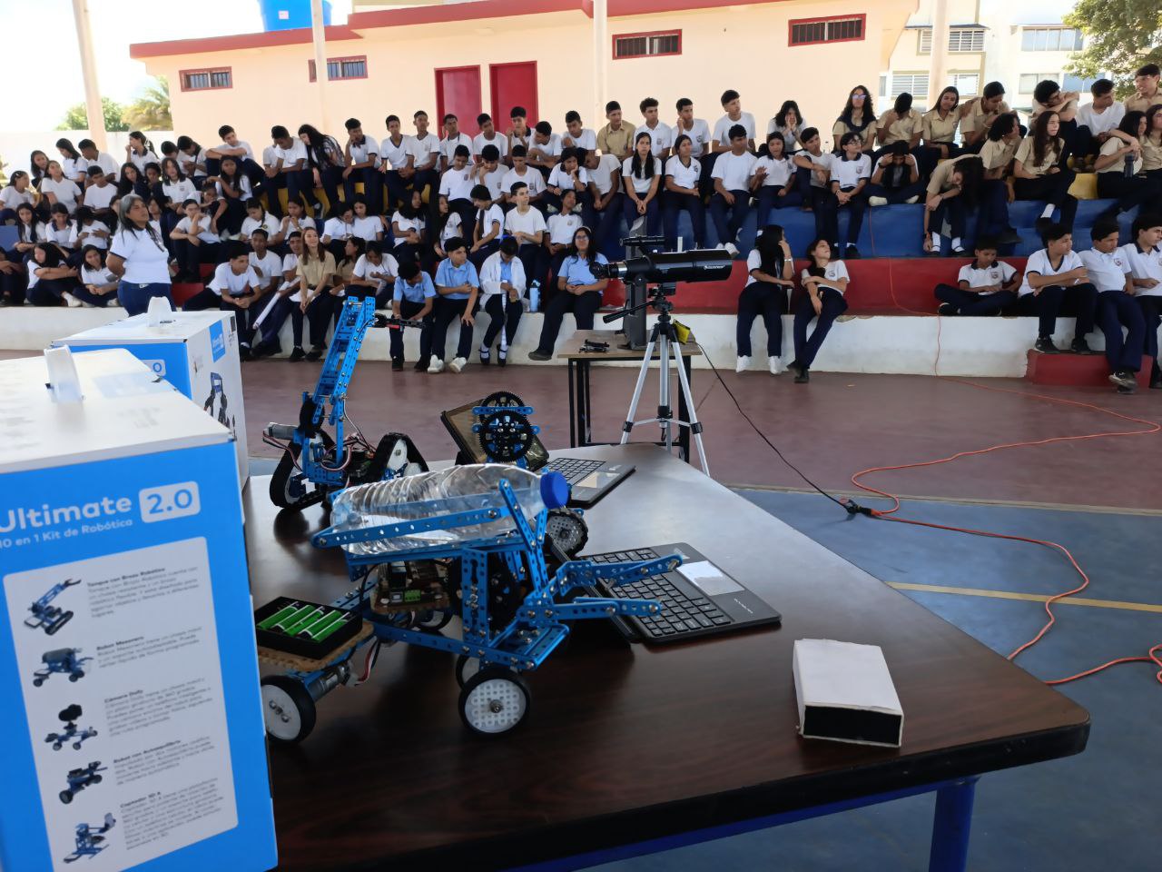Niñas de Bolívar viajan por la ciencia en jornada interactiva