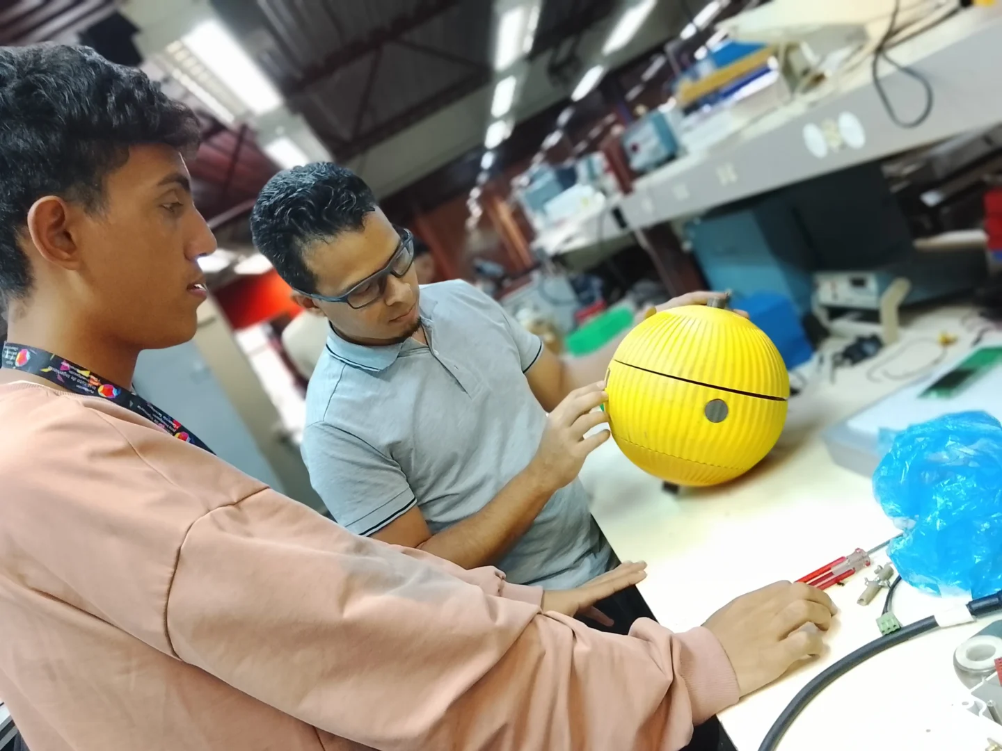 Investigadores venezolanos avanzan en el diseño de boyas oceanográficas con tecnología nacional