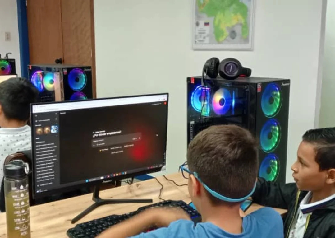 Juventud de Táchira abre camino a la innovación con taller sobre la IA