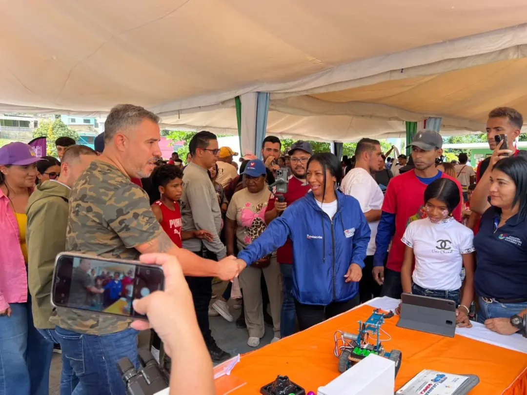 Anzoátegui | Robótica y química toman las calles de Guanta en jornada de atención integral