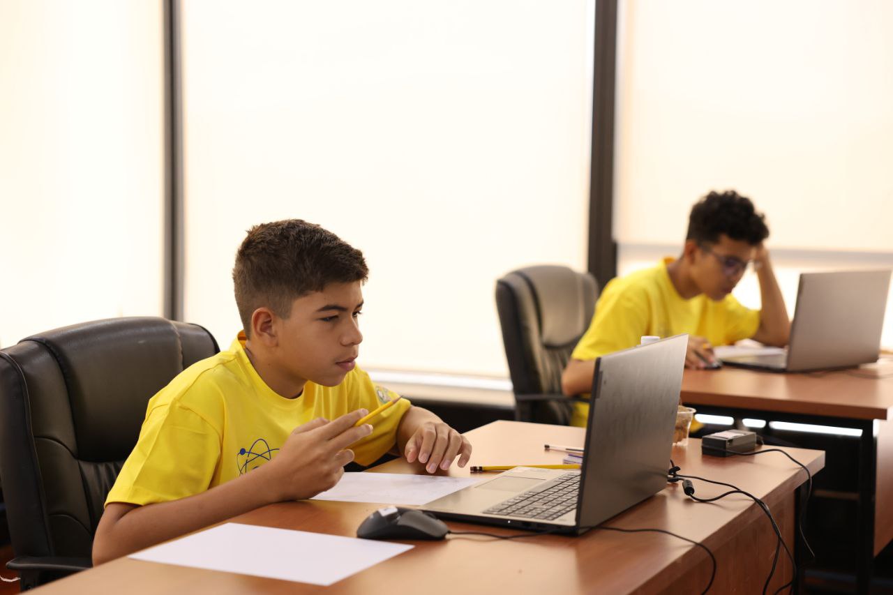 Semilleros Científicos se preparan para participar en la Vietnam International Applied Mathematics Competition 2026