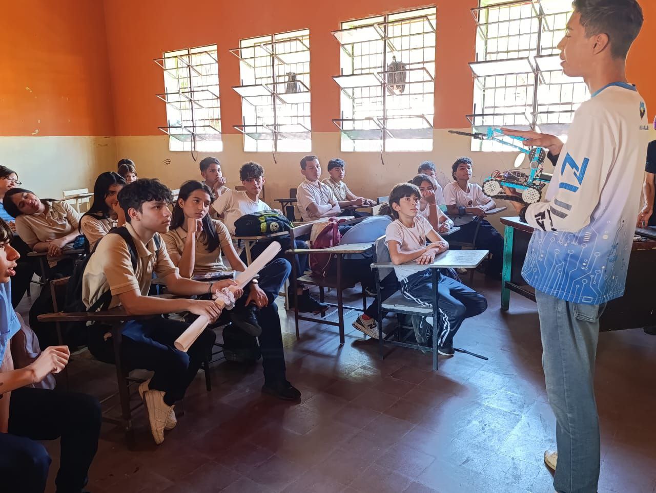Complejo Educativo Jesús Soto impulsa formación científica en 302 estudiantes de Maracaibo