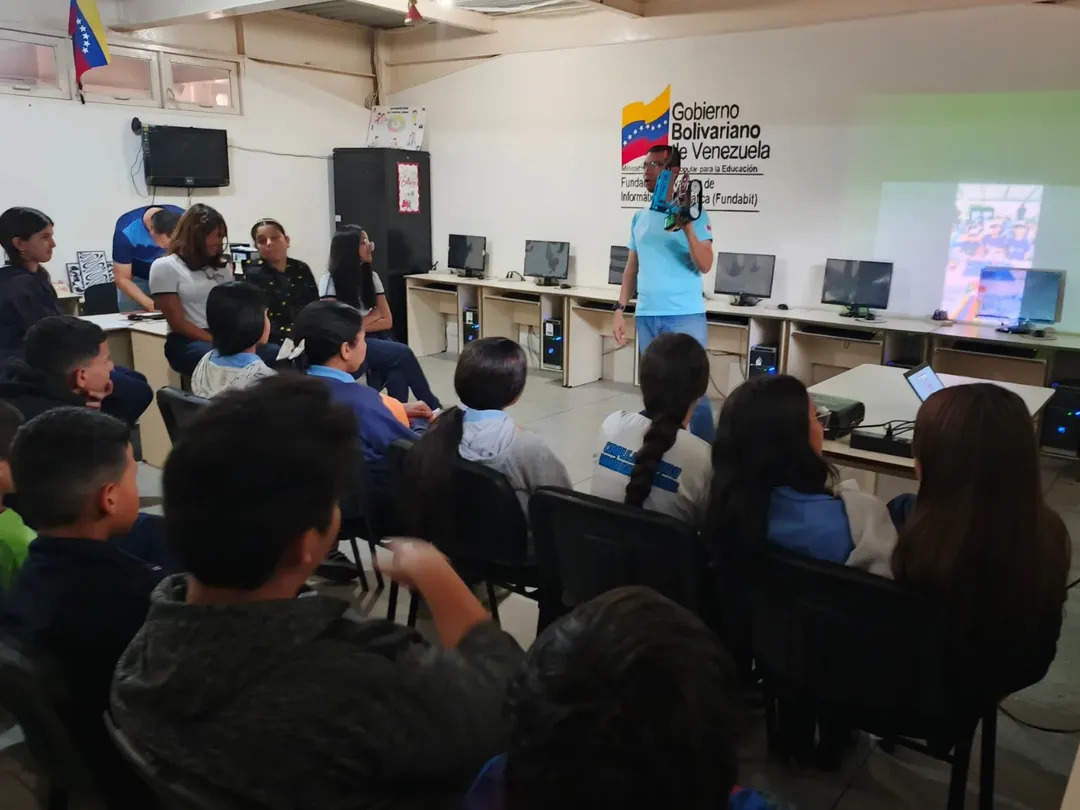 Semilleros Científicos despiertan la curiosidad de jóvenes trujillanos con experimentos interactivos