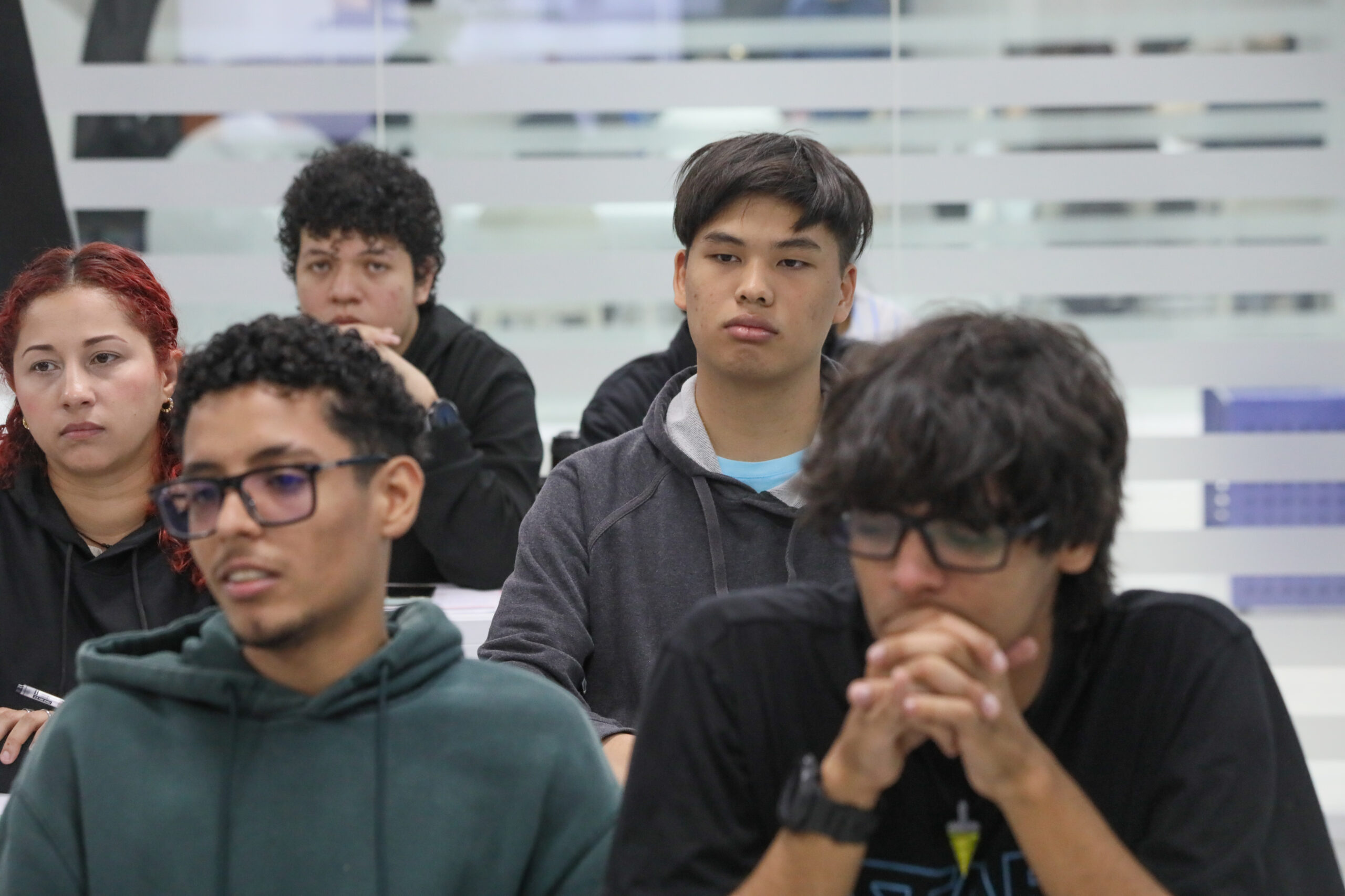 El impacto de las redes sociales en la felicidad juvenil