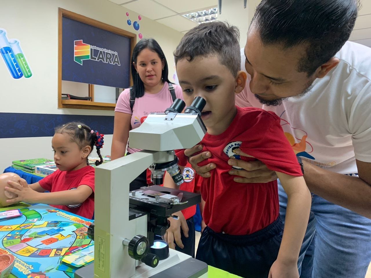 Cerca de un millón de estudiantes pertenecen al Programa Nacional Semilleros Científicos