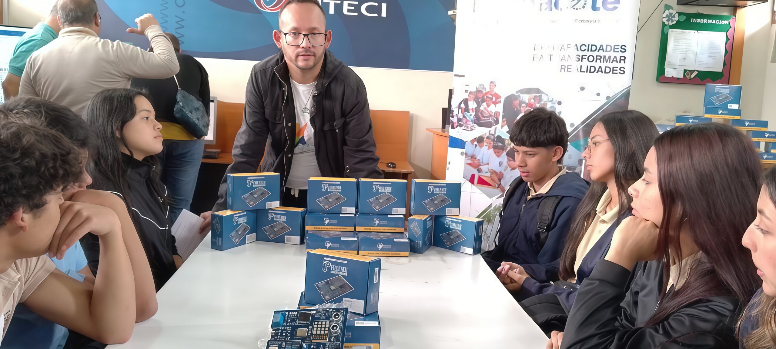 Mérida consolida el desarrollo de la ciencia con entrega de kits Pequeños Ingenieros