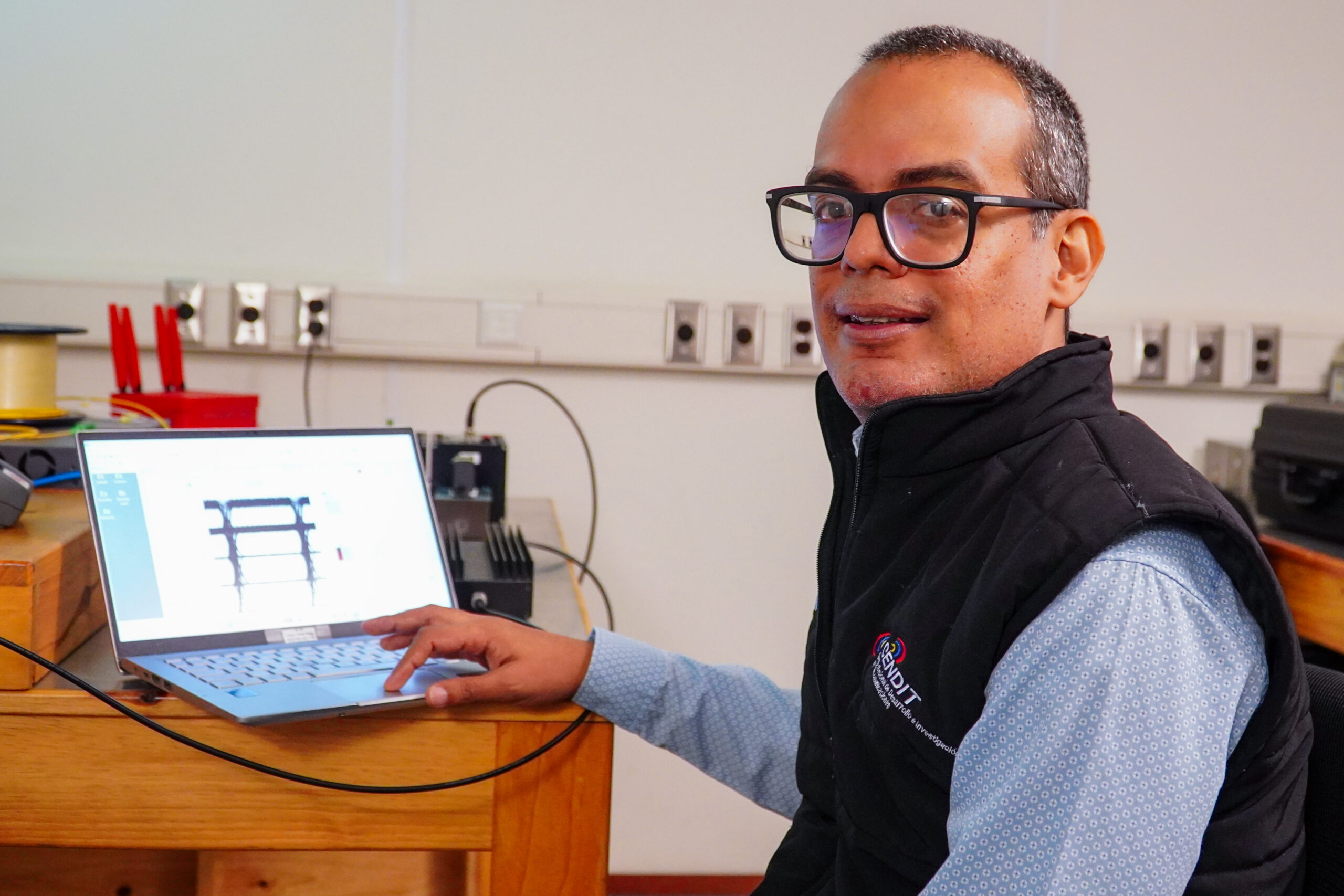 Venezuela destaca en congreso mundial con proyecto de ciberseguridad cuántica para blindar información en redes ópticas