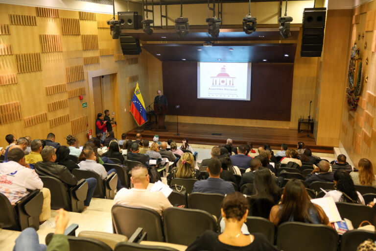 Diplomado Pensamiento del Padre Libertador e Historia Insurgente vigoriza formación ideológica del PSUV