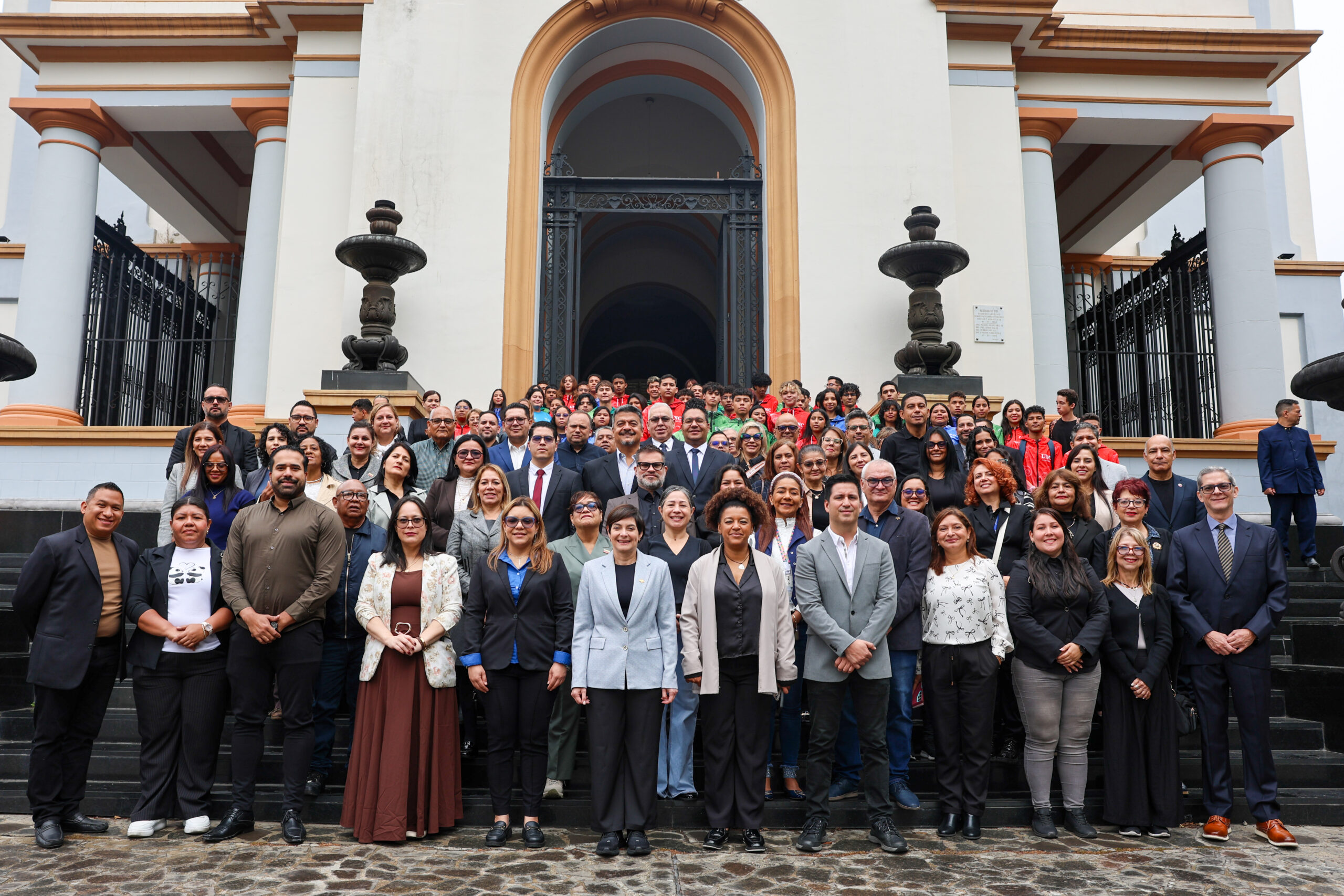 Comunidad científica venezolana rinde honores al Dr. Humberto Fernández-Morán a 27 años de su partida física