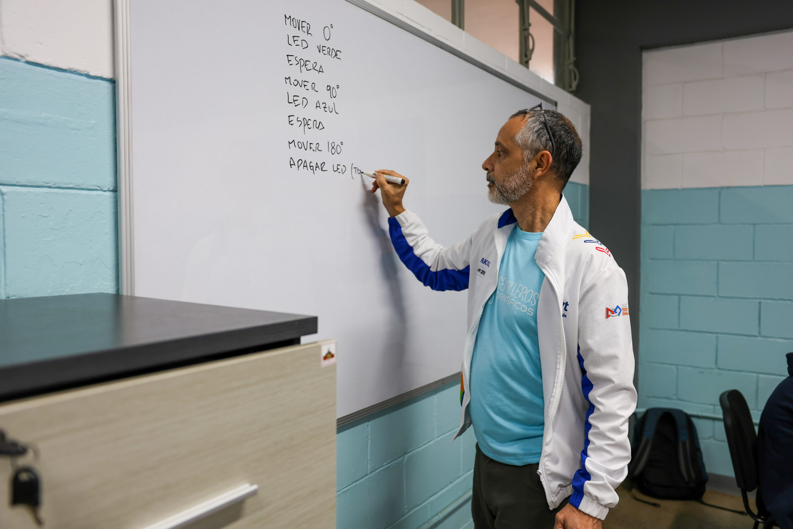 Agenda Pequeños Ingenieros impulsa talento juvenil en robótica y programación