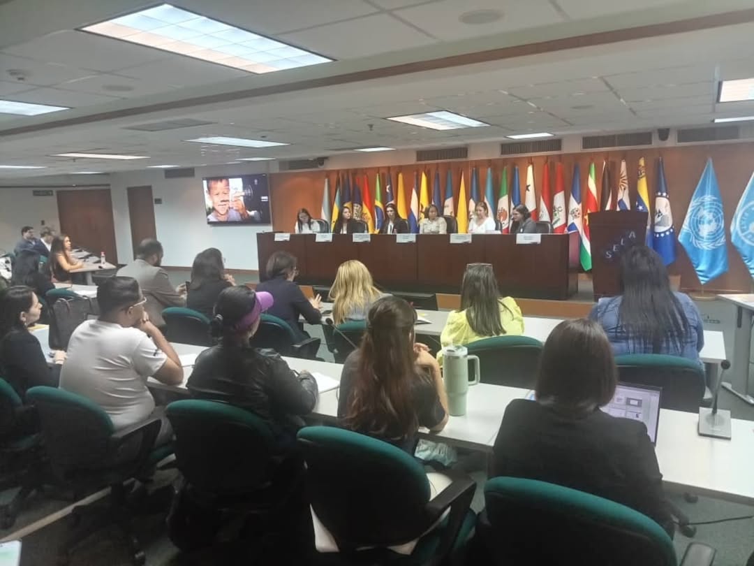 Debaten en Caracas sobre el rol de la mujer campesina