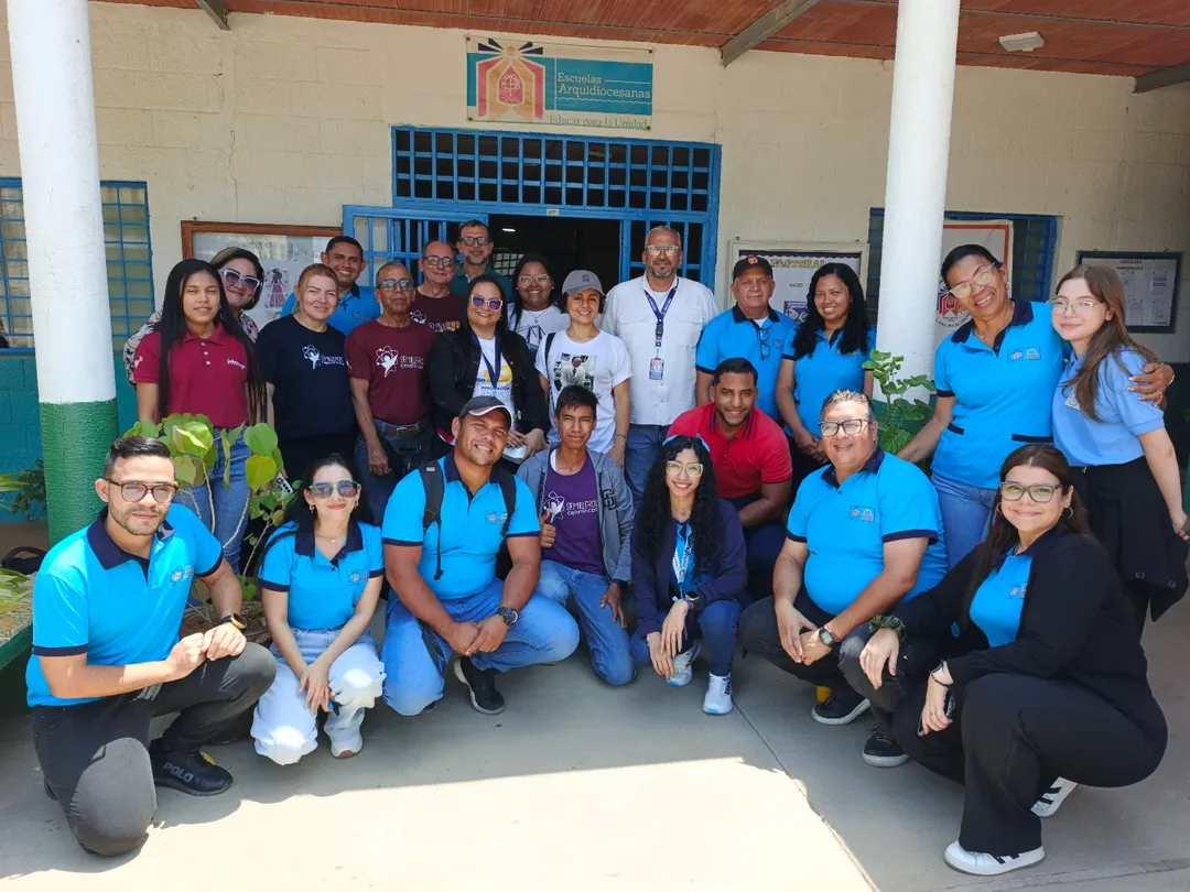 Estudiantes marabinos interactuaron con el mundo de la robótica y la microscopía