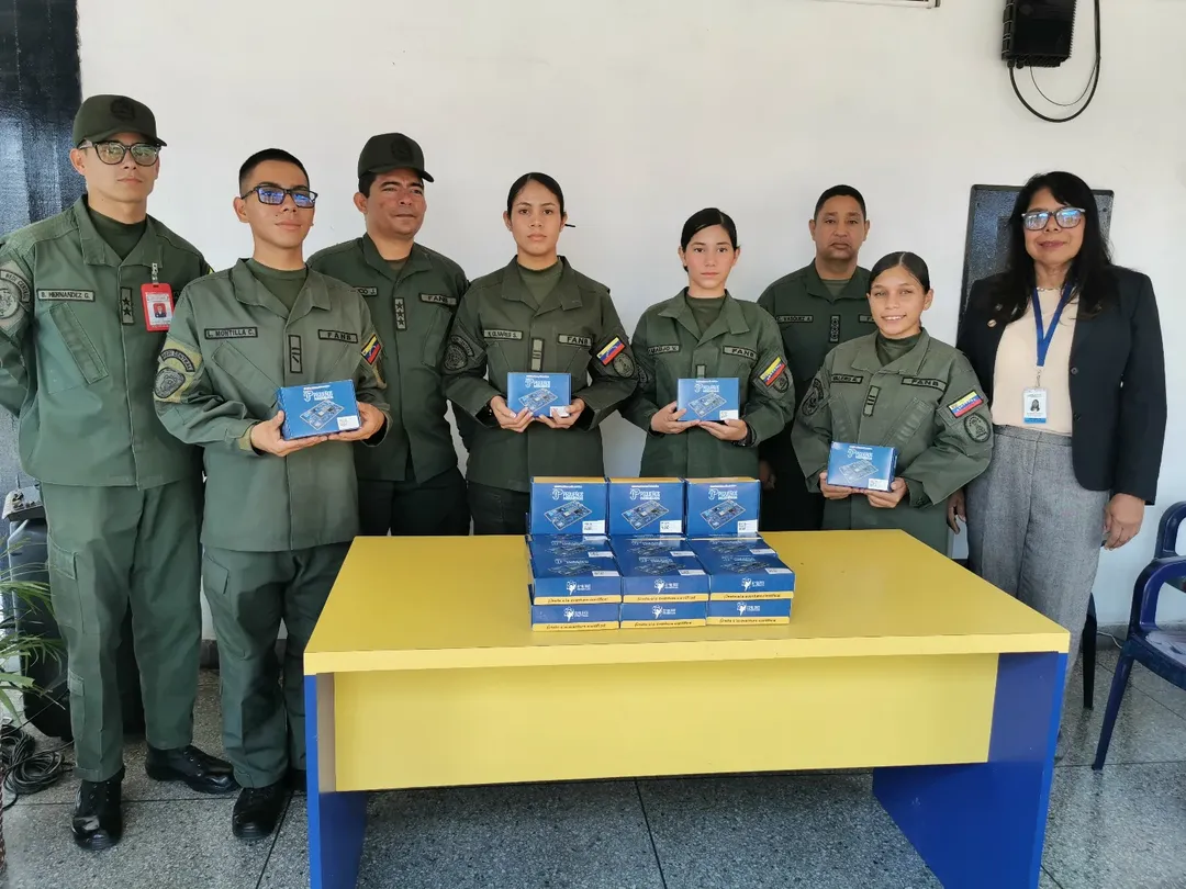 Gobierno Bolivariano dota con kits Pequeños Ingenieros a academias militares de Aragua