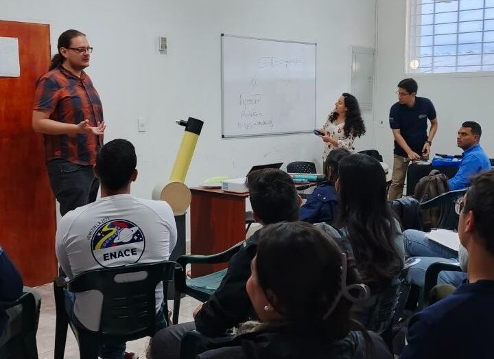 Facilitadores del Semillero Científico en Mérida conocen potencial de los telescopios hechos en Venezuela
