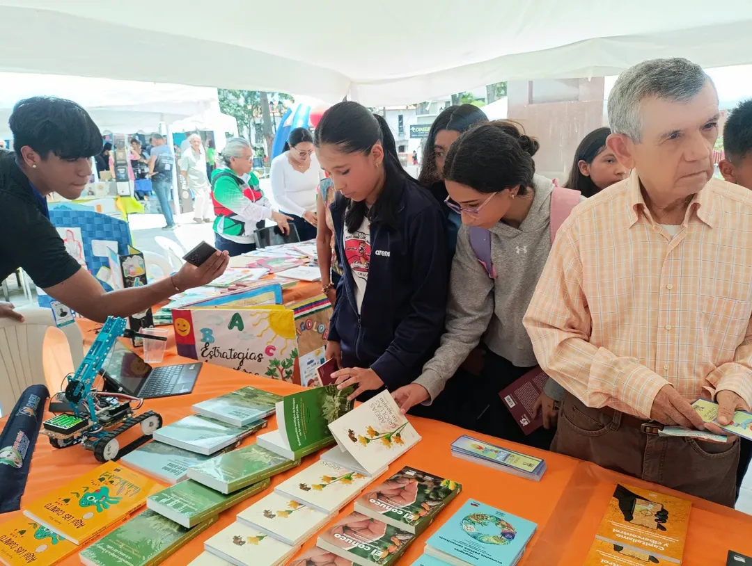 Éxito rotundo en la Filven Trujillo: El libro y el Café