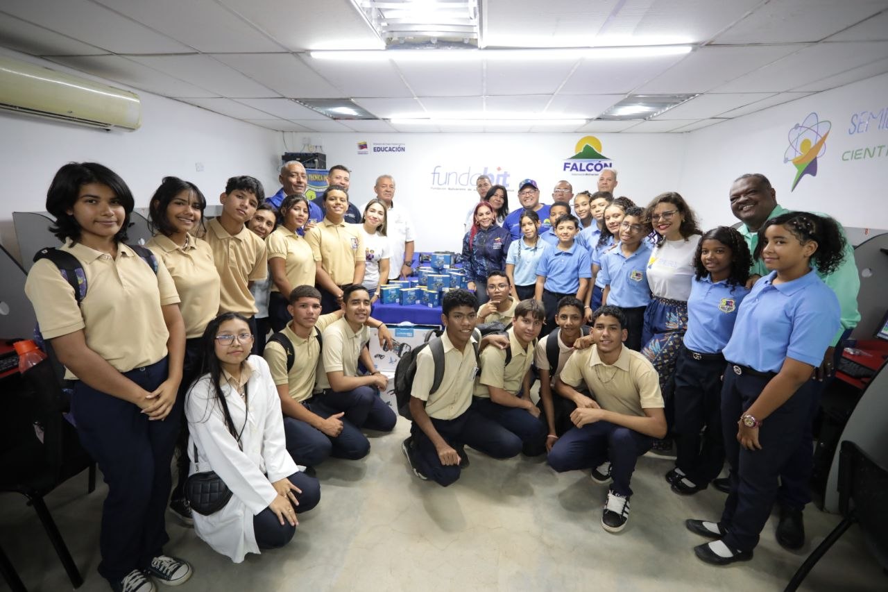 Falcón | Escuela Técnica Industrial Maestra Silvia Ventura recibe kits electrónicos para impulsar Agenda Pequeños Ingenieros