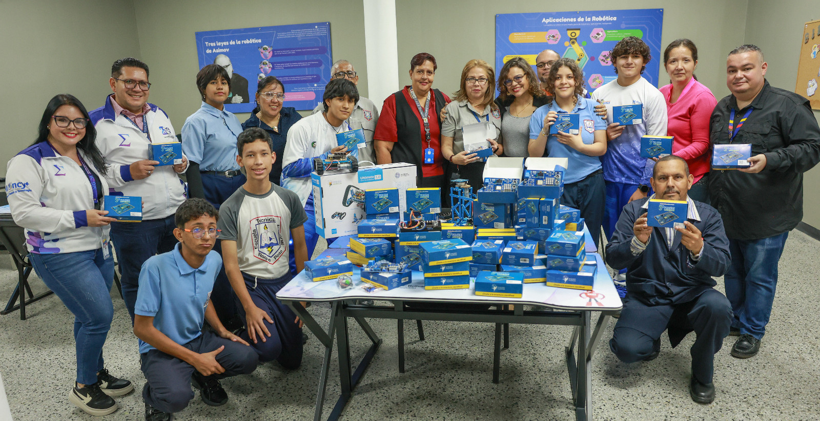 Miranda | Escuela Técnica Industrial José Roque Pinto recibe dotación de kits de electrónica