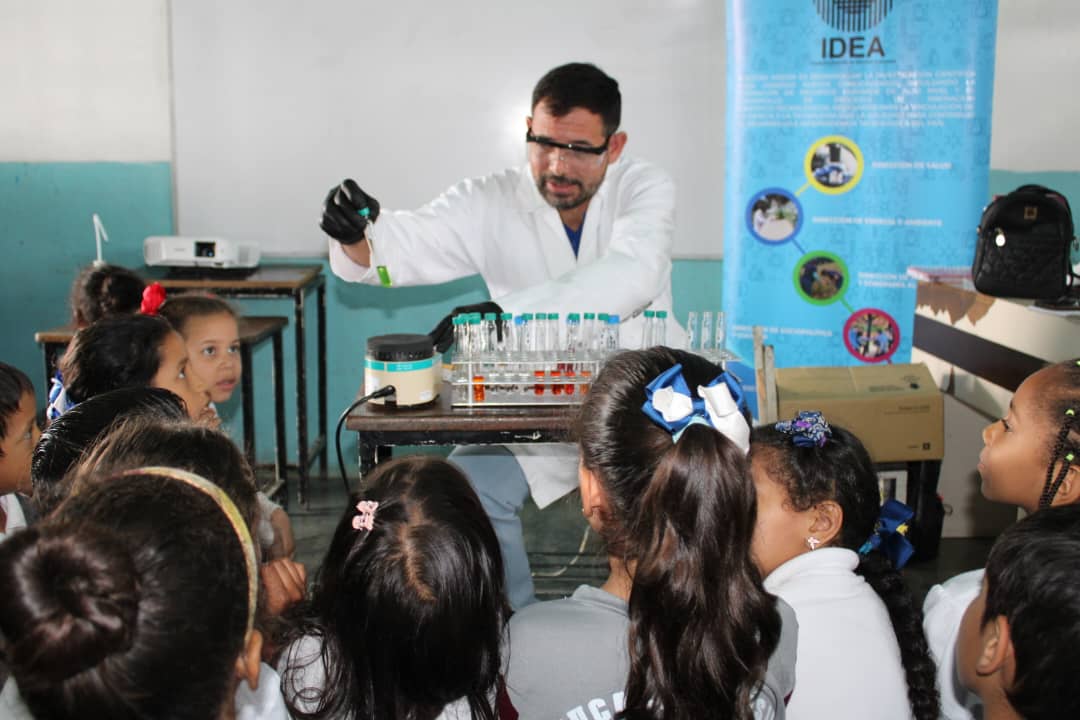 Fundación IDEA lleva la magia de la ciencia a niños del sector Sabaneta de El Hatillo