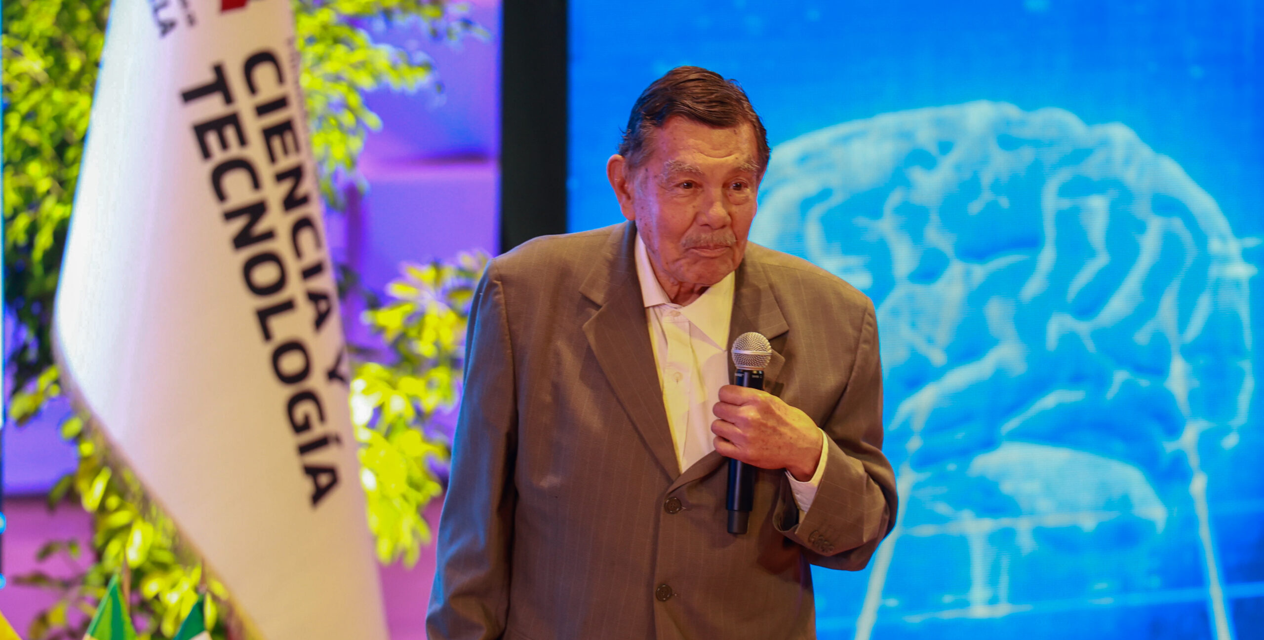 Expertos de México exponen en Caracas su visión sobre la soberanía de hardware y el poder de la ciencia de datos