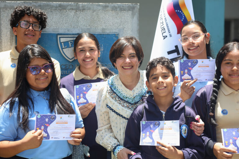 Complejo Educativo Fermín Toro fue sede de la fiesta del conocimiento de astronomía en Caracas
