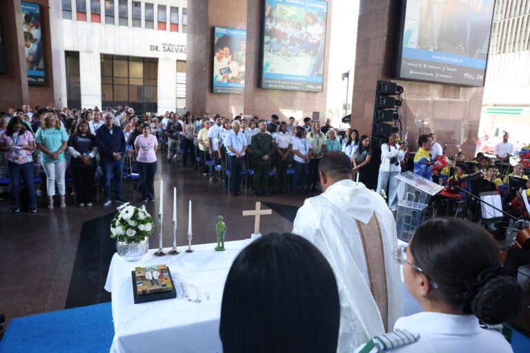 Comunidad científica participa en misa ecuménica por la paz y la reconciliación nacional