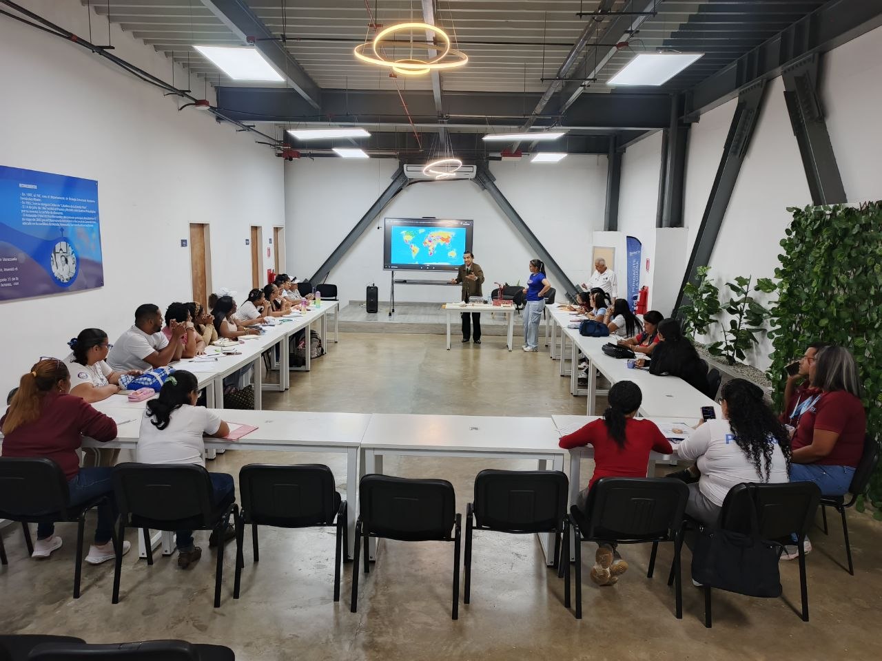 Mincyt capacita a docentes de La Guaira en ciencia y pedagogía