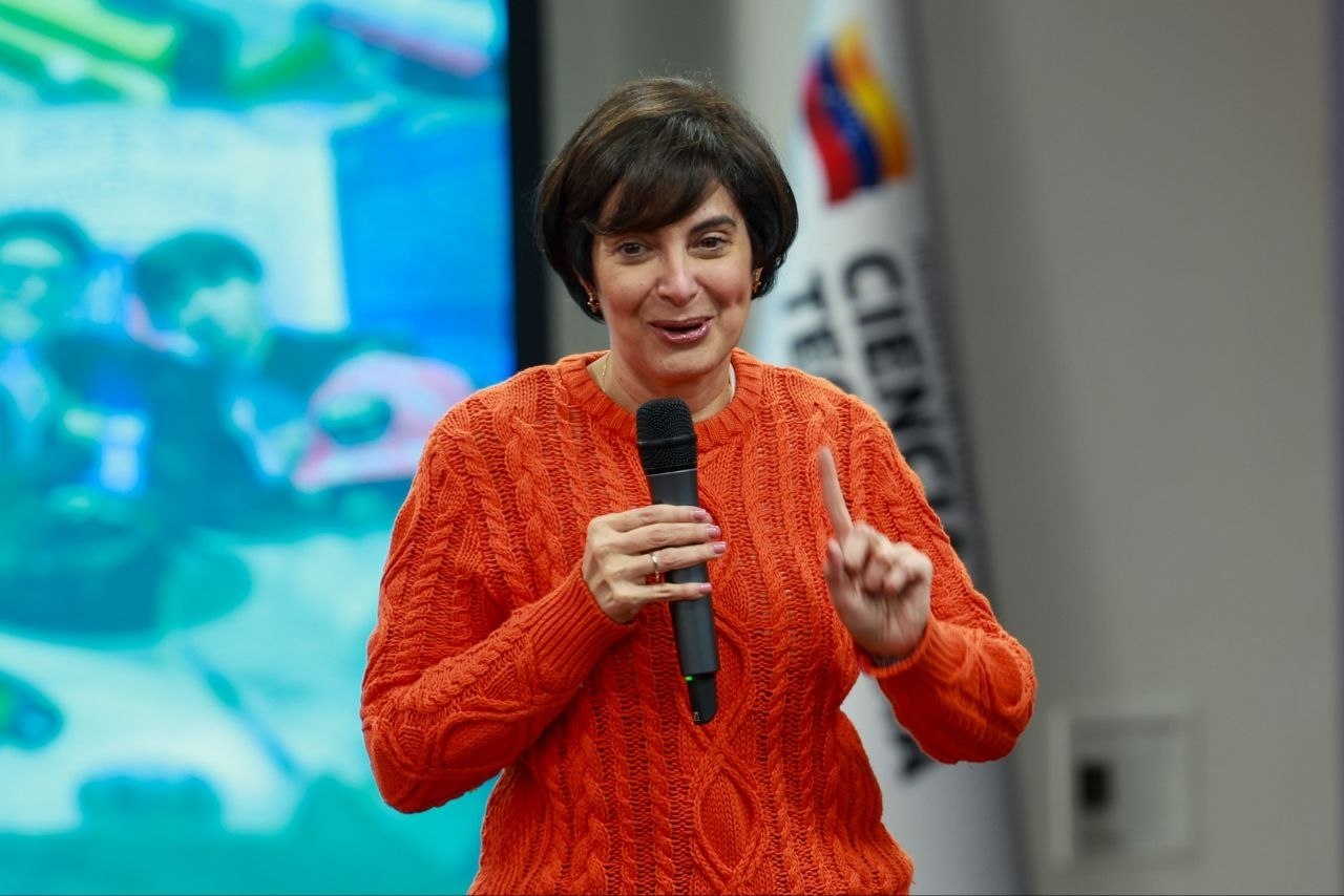 Ministra Gabriela Jiménez celebra inicio de fase regional de las Olimpiadas de Robótica Creativa 2026