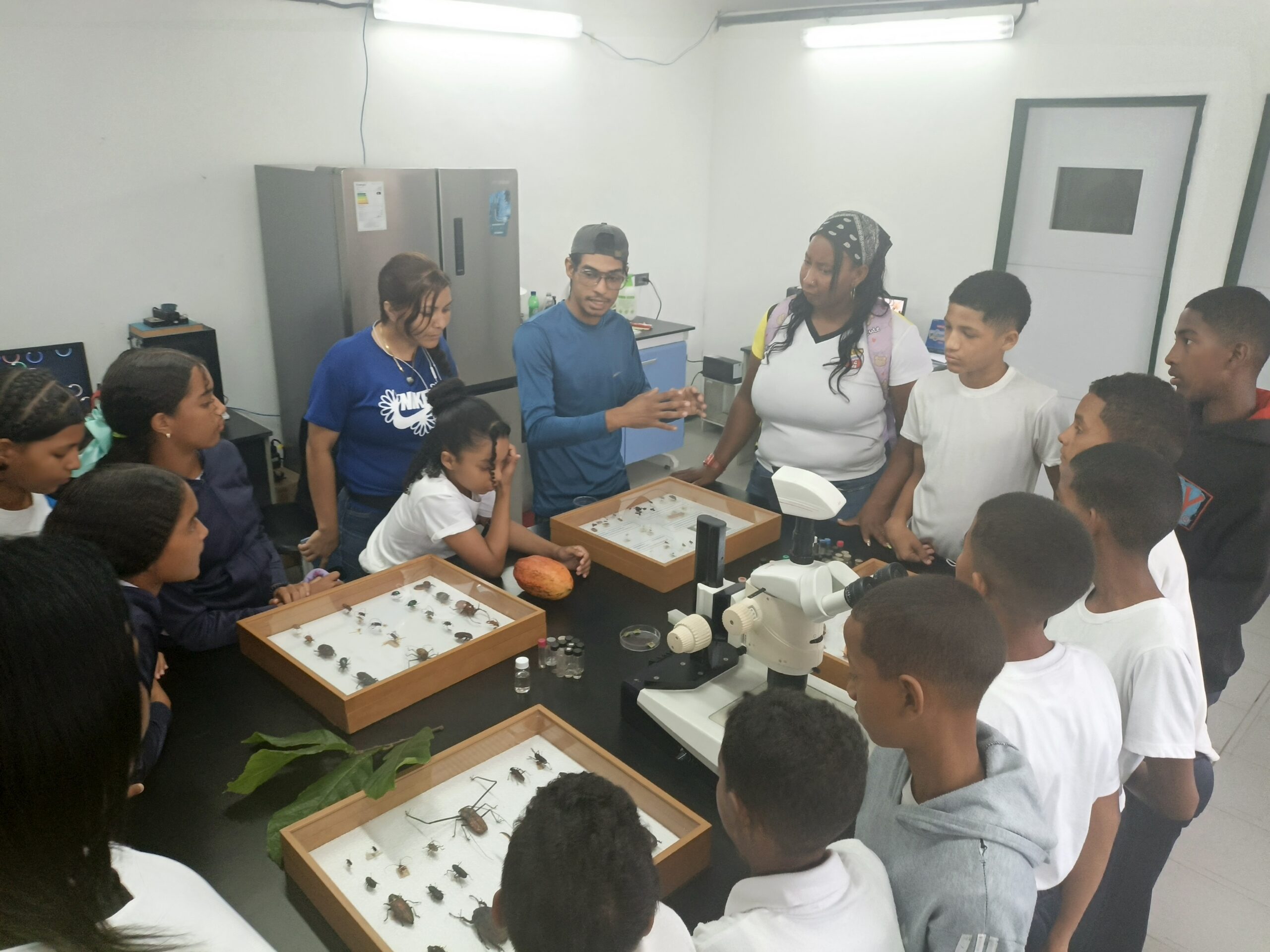 Niños mirandinos exploran la ciencia del cacao con especialistas del Cenidic