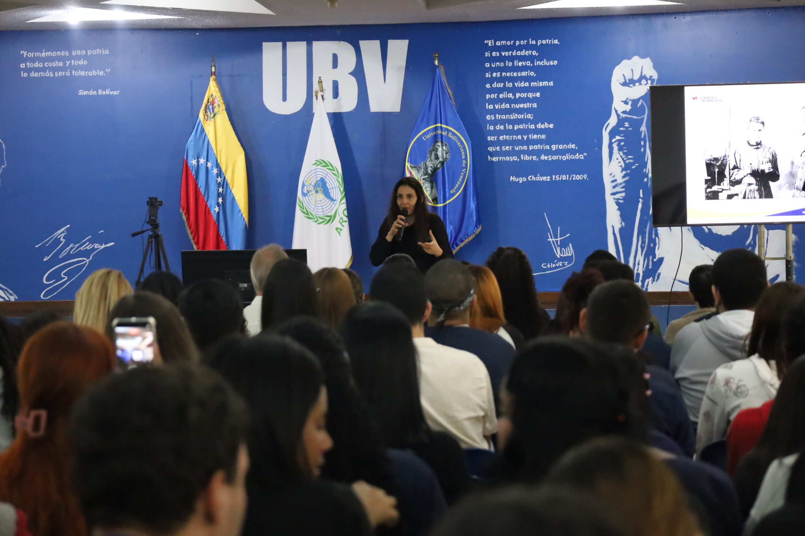Estudiantes venezolanos se preparan junto a expertas nacionales para liderar la seguridad radiológica del país