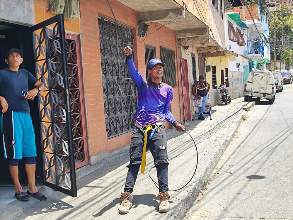 Cantv inicia despliegue de fibra óptica para conectar a mil familias de Gramoven