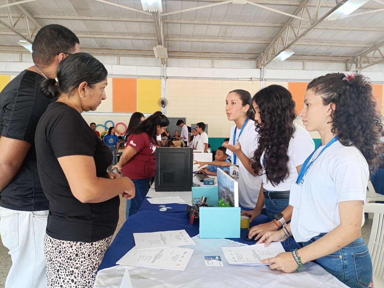 Sucre avanza con éxito en la segunda jornada de las Olimpiadas de Robótica Creativa 2026