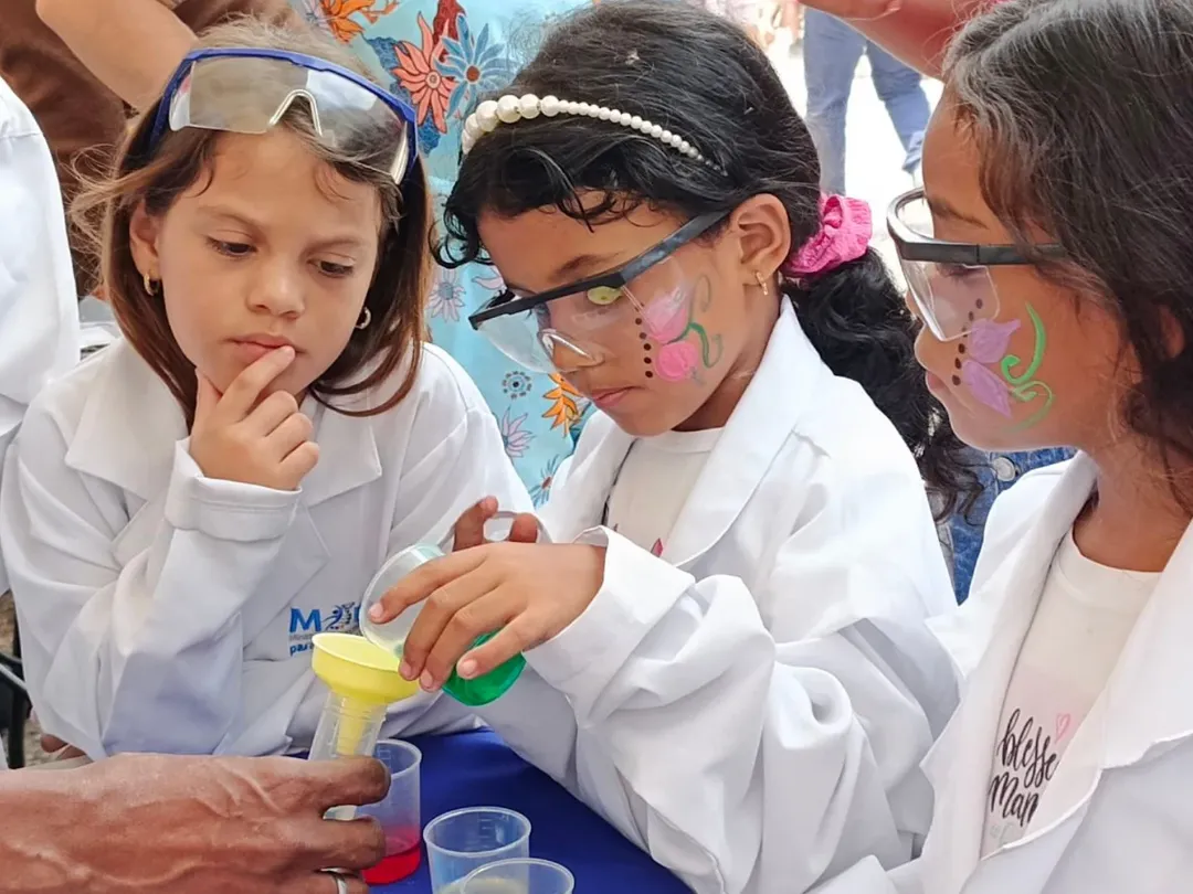 Juventud de Catia La Mar nutrió sus conocimientos con jornada de ciencias