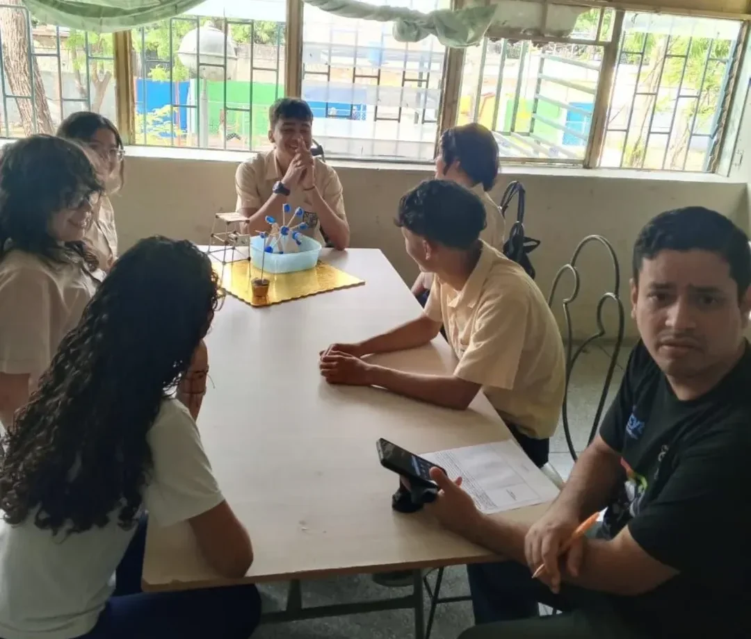 Estudiantes aragüeños presentan proyecto de robótica como herramienta pedagógica y didáctica