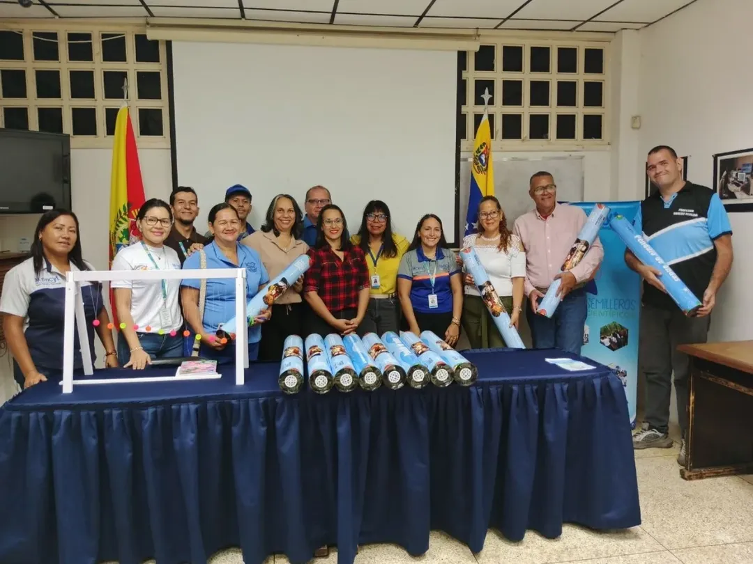Dotan con péndulos de ondas de fabricación nacional a 12 instituciones educativas de Aragua