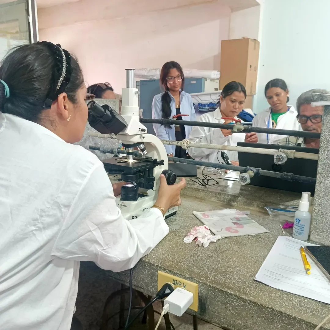 Realizan jornada técnica de microbiología para universitarios en Delta Amacuro