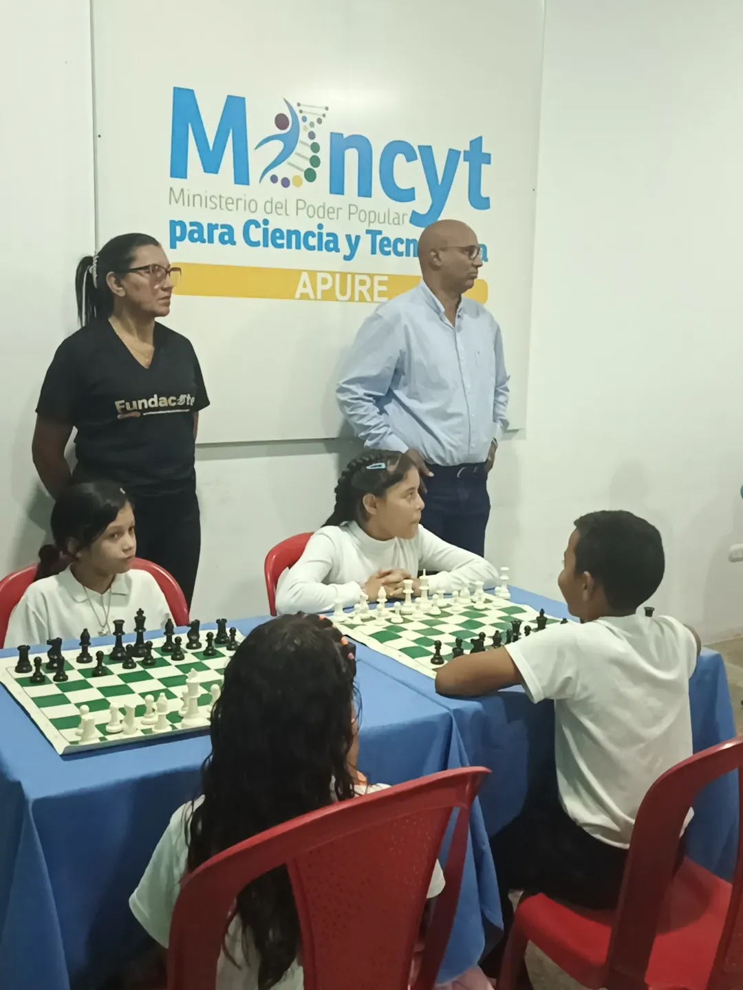 Ciencia y ajedrez se unen por la educación apureña en el festival Mentes en Movimiento