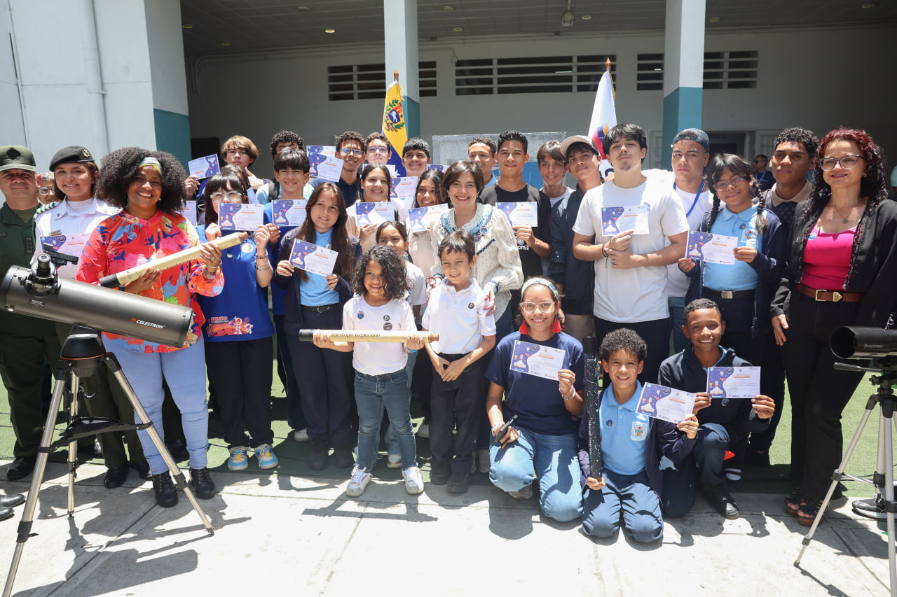 Complejo Educativo Fermín Toro fue sede de la fiesta del conocimiento de astronomía en Caracas