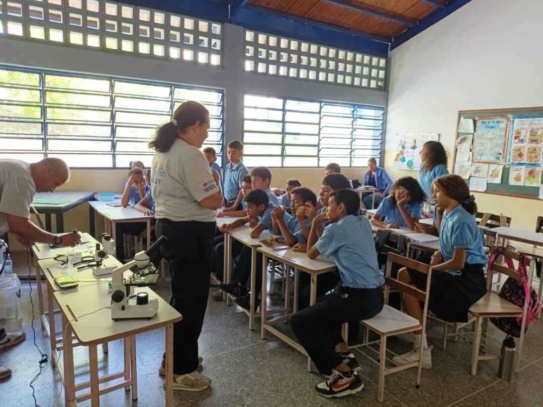 Fomentan vocaciones científicas en 61 estudiantes yaracuyanos a través de la microscopía y la agroecología