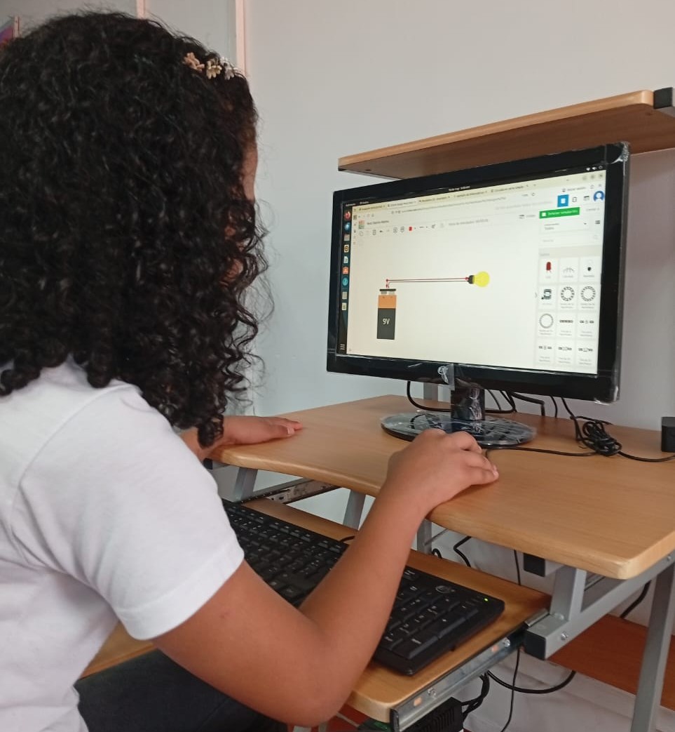 Infocentro Las Acacias impulsa formación en diseño tecnológico para estudiantes de la Escuela Tomás Labrado