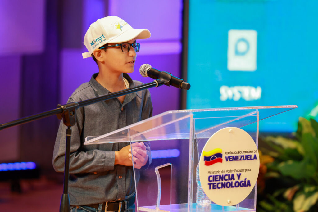 Semillero científico presenta innovador sistema MiOS en FLISoL 2026
