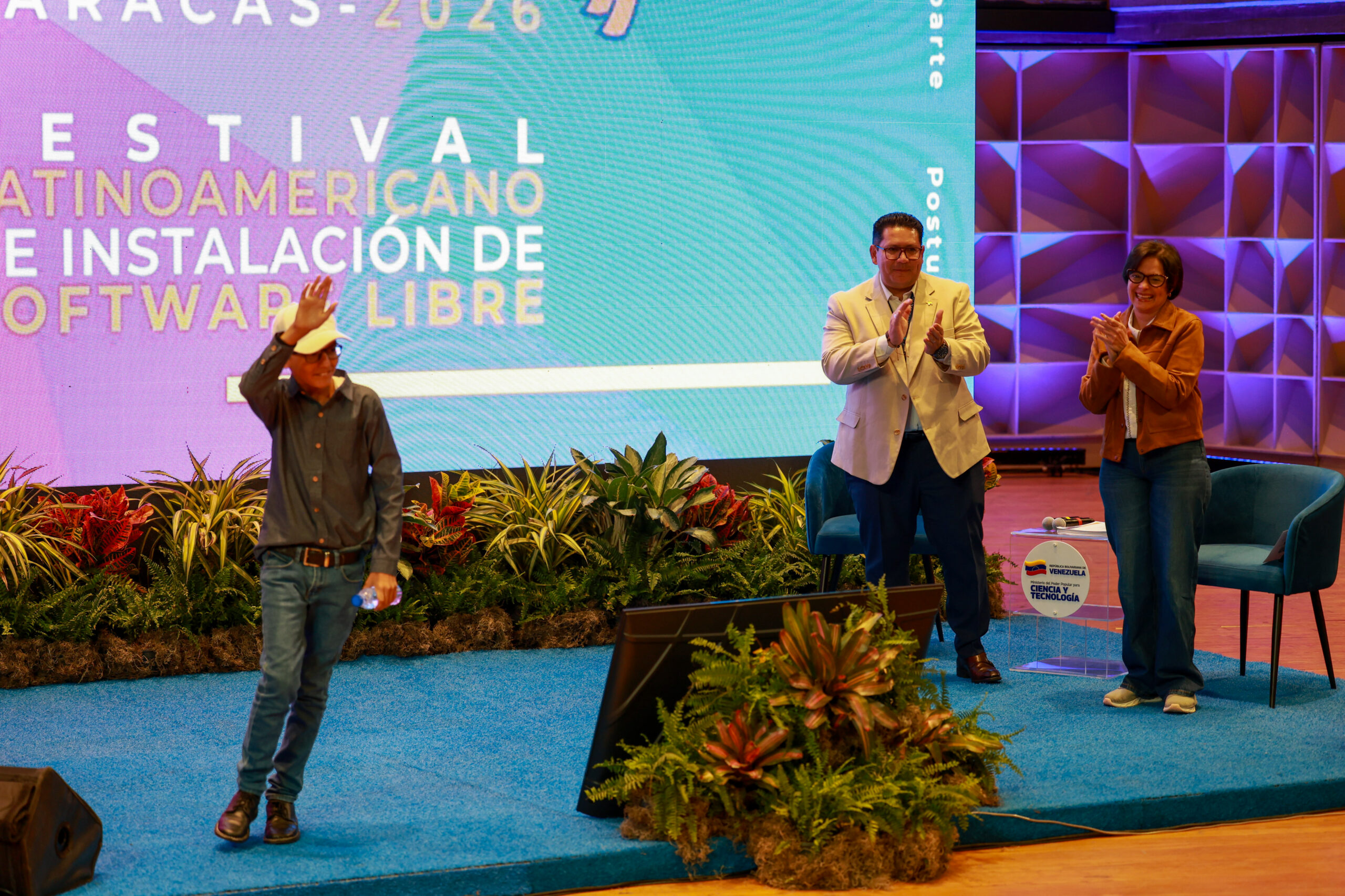 Semillero científico presenta innovador sistema MiOS en FLISoL 2026