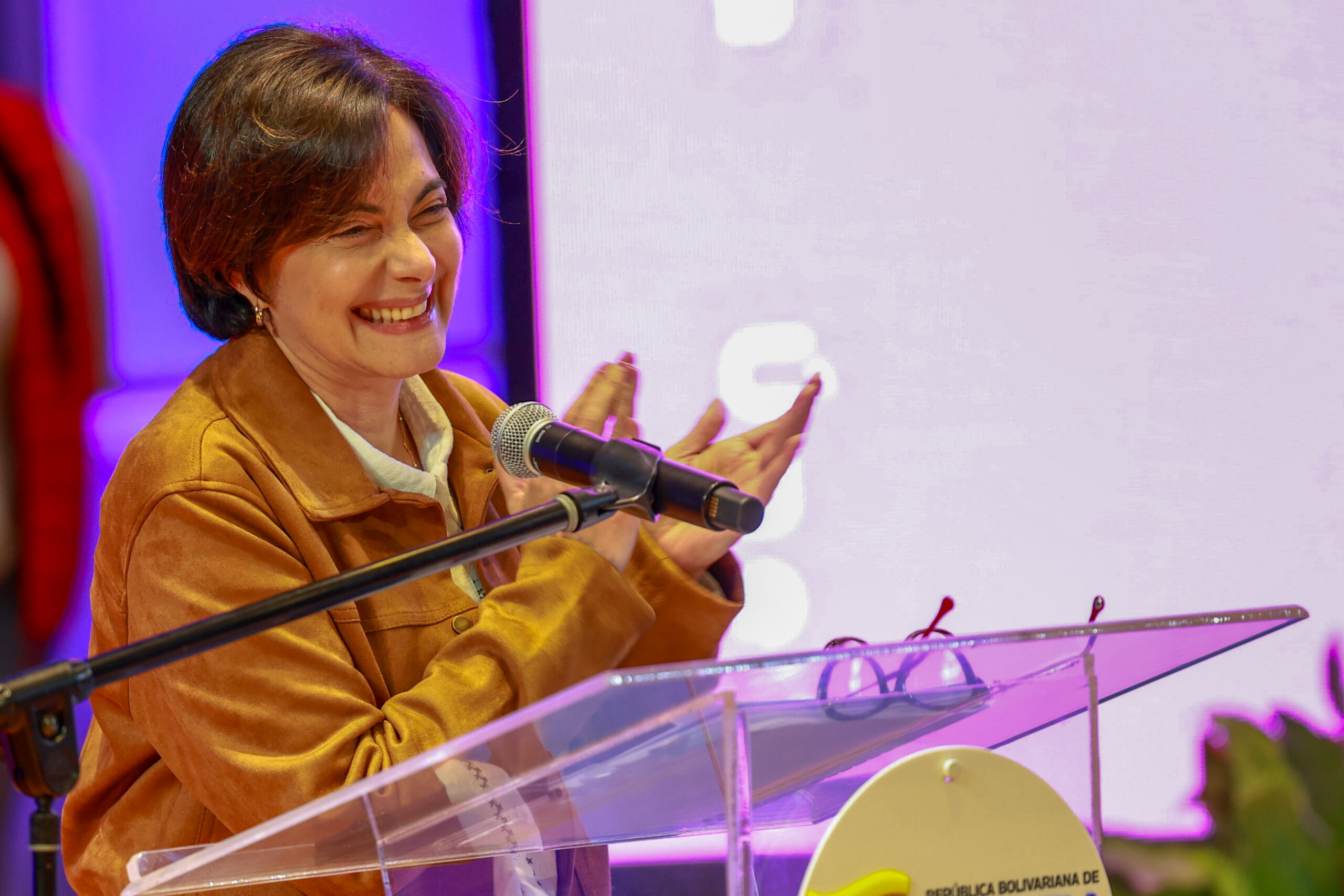 Ministra Gabriela Jiménez destaca el software libre como eje de soberanía digital en el FLISoL