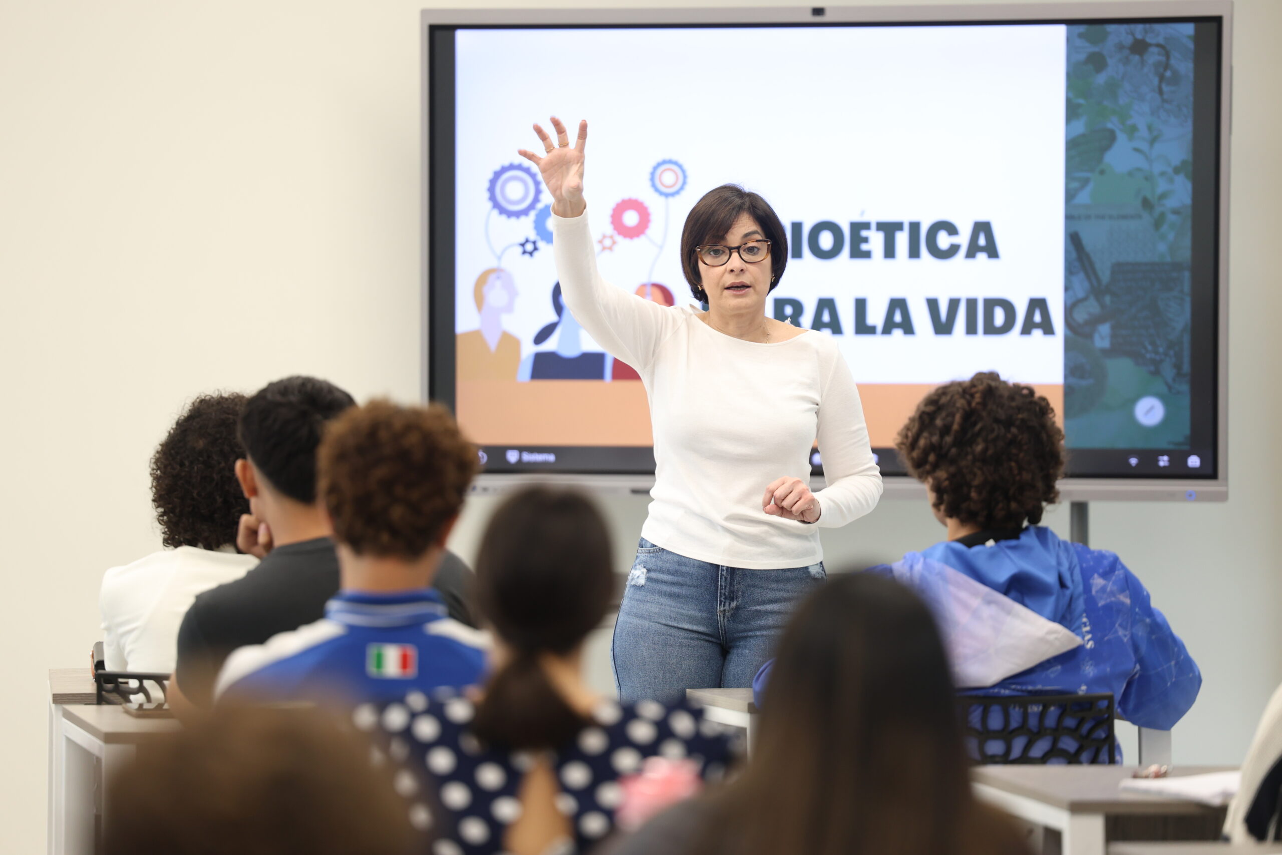 Estudiantes de Ingeniería en IA y Robótica se forman en bioética y bioseguridad