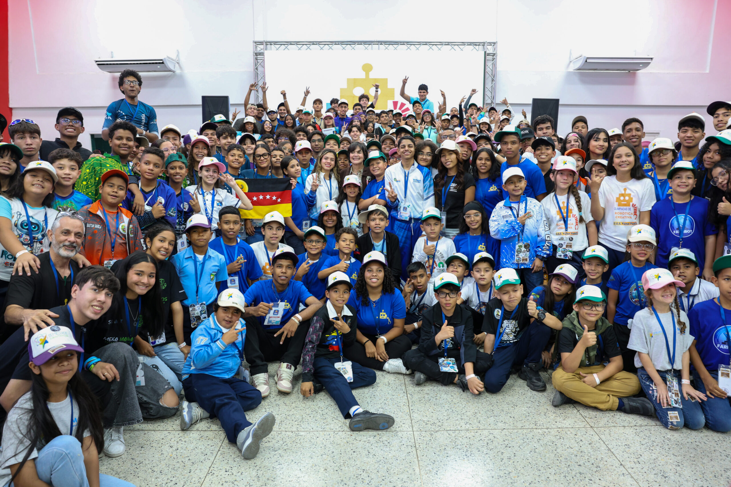 Culminan con éxito las Olimpiadas de Robótica Creativa 2026 Región Central en La Guaira