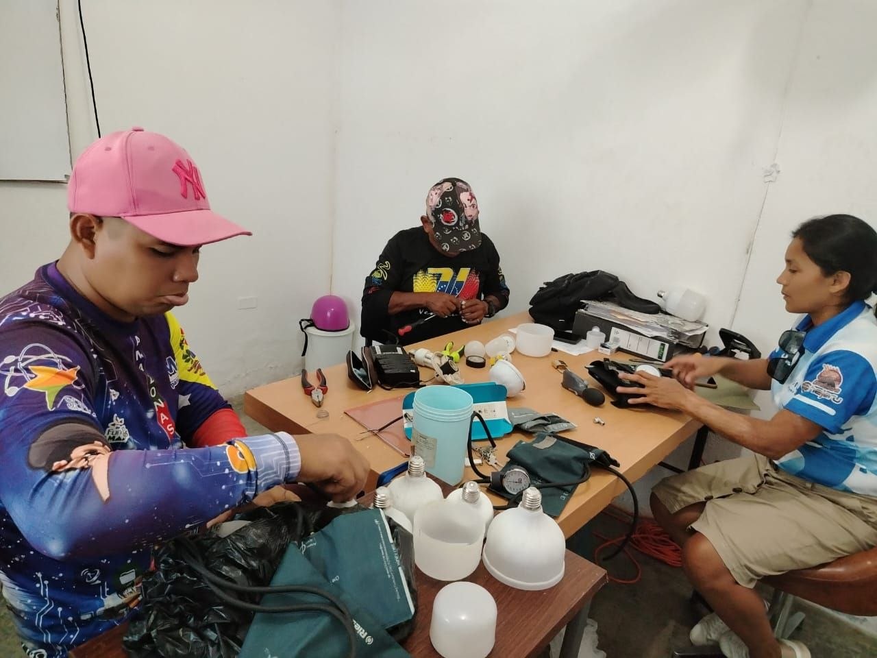 Cayapa Heroica recupera equipos médicos y sistema de iluminación en ambulatorio de Amazonas