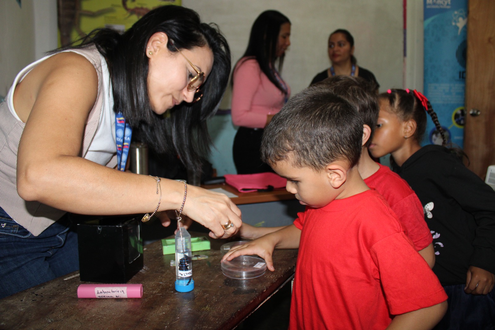 Investigadores de la Fundación IDEA dictan taller sobre prevención y manejo de escorpiones en Miranda
