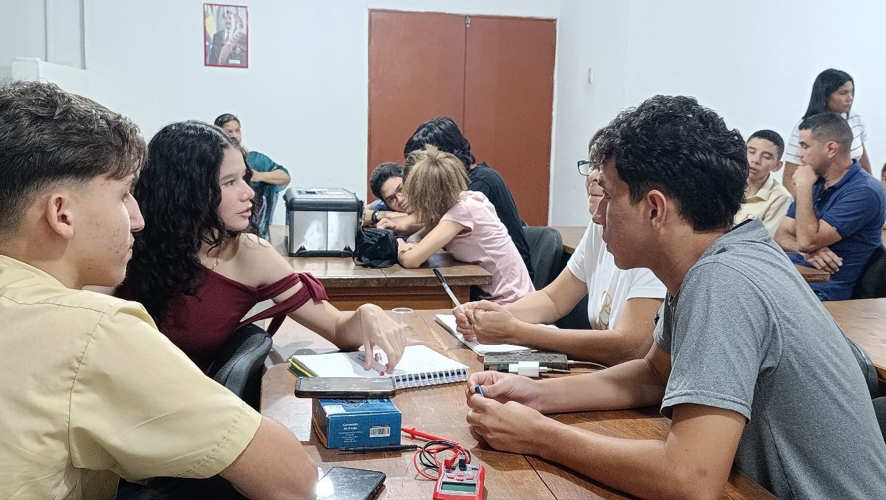 Sucre | 19 delegaciones inician su fase final de preparación para las Olimpiadas de Robótica Creativa