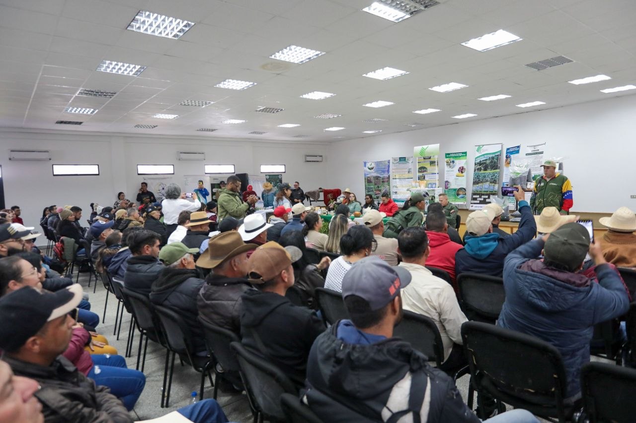 Gobierno Bolivariano afina plan de acción con productores del Eje Páramo para potenciar la agricultura en Mérida